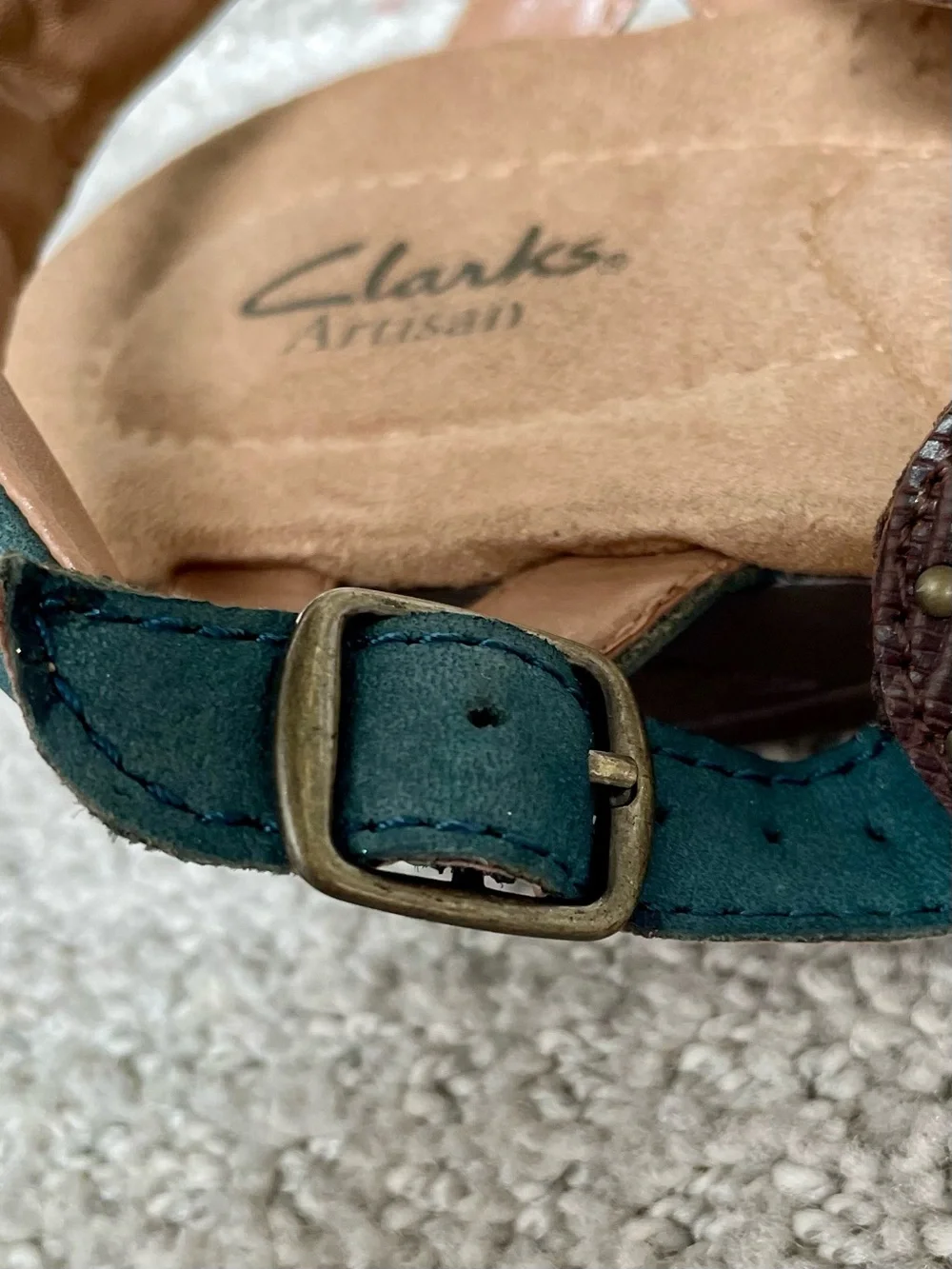Clark’s Leather Medallions Metal Accents Comfort Sole Buckles Casual Sandals